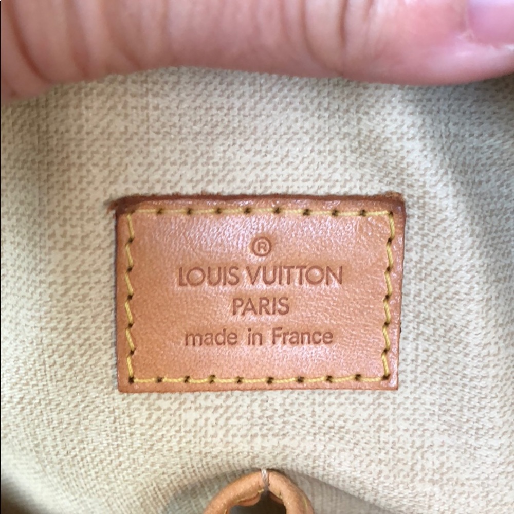 Authentic Louie Vuitton Deauville Monogram Handbag - Picture 6 of 7